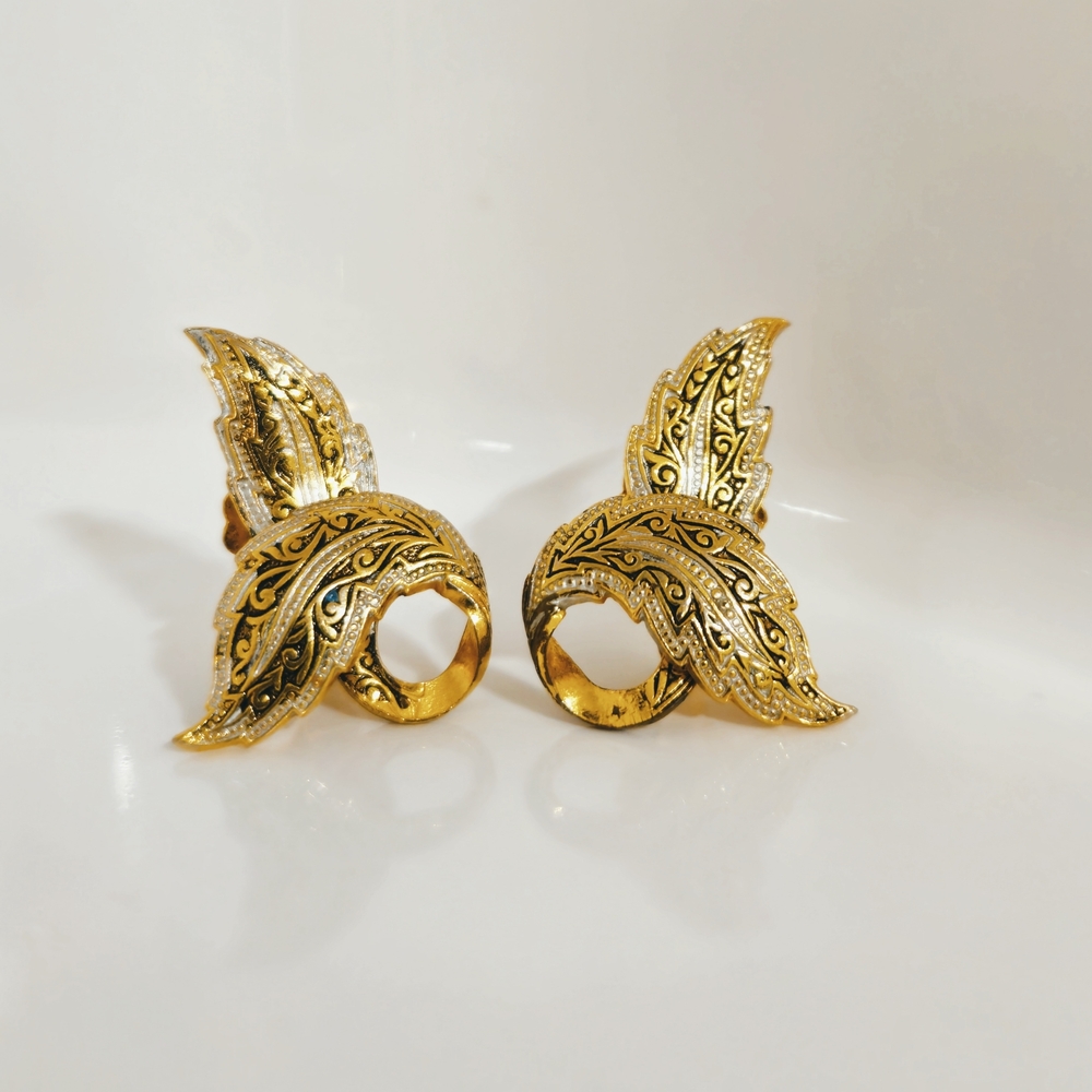 Vintage Golden Leaf  Clip On Earrings